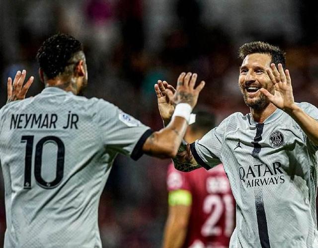 爱德华兹达成万分里程碑