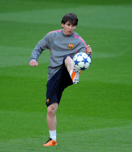 双双继续领跑！阿森纳3-2逆转伯恩茅斯，巴萨2-0西班牙人！